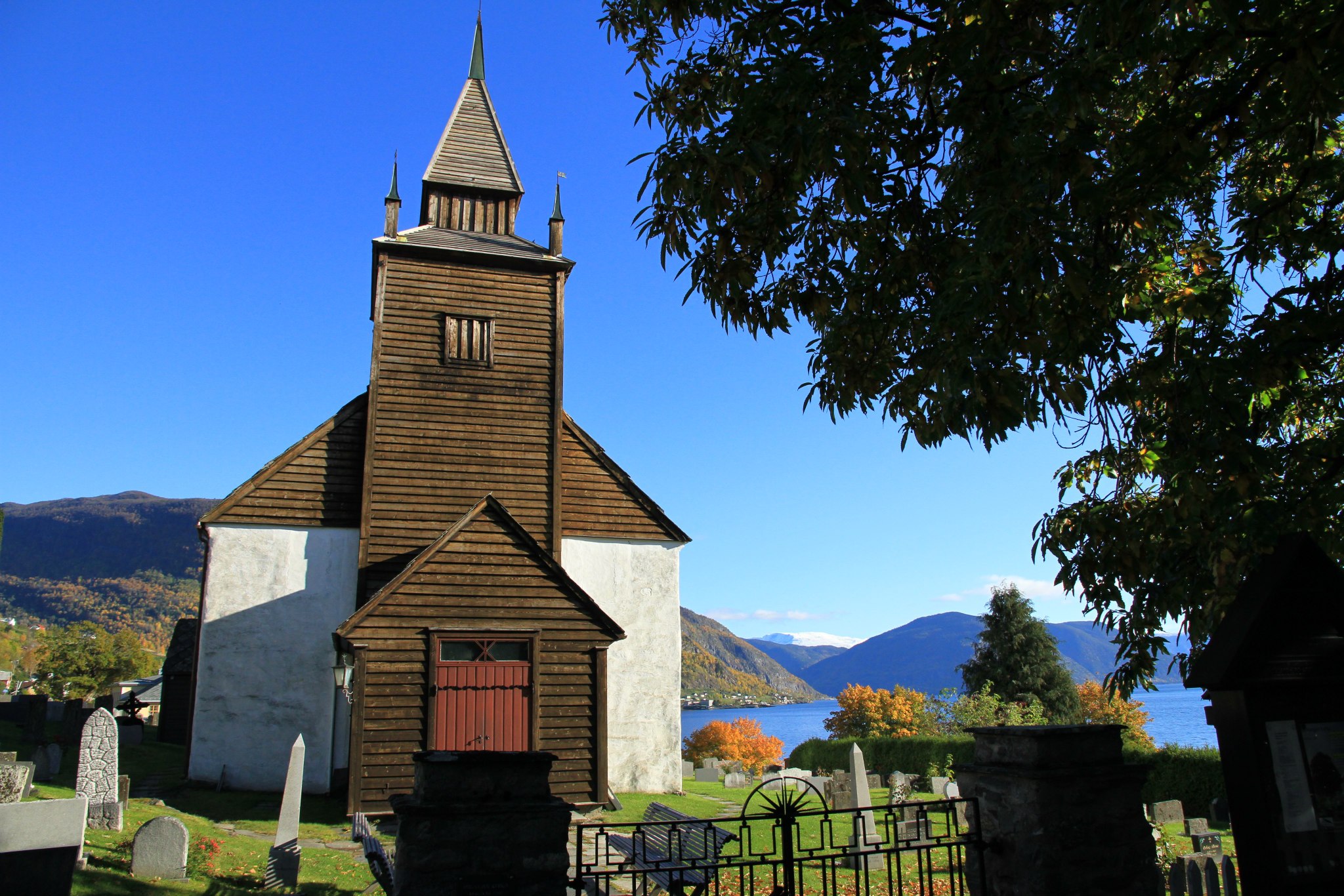 Bilete av Leikanger kyrkje
